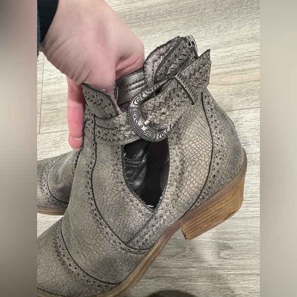 Gimmicks Austin Ankle Boot - Picture 10 of 10